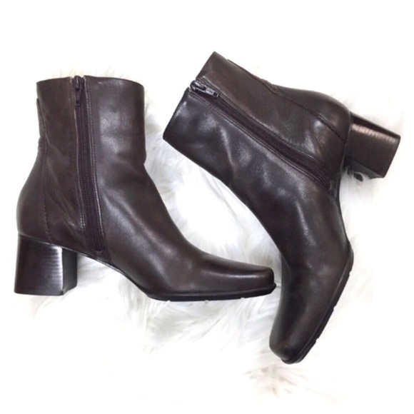 BROWN LEATHER ANKLE BOOTS (NATURALIZER) - Picture 1 of 6